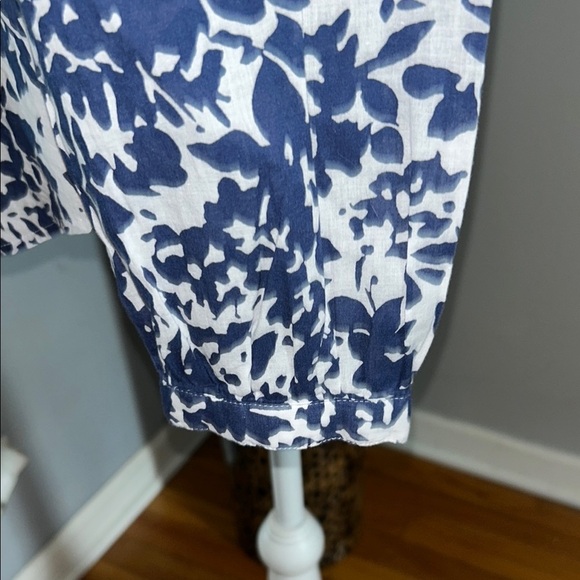 Talbots .Floral Print Women's Top - Picture 2 of 5